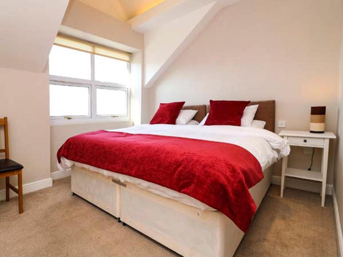 Royal Manor Park Apartment Llandudno Bagian luar foto