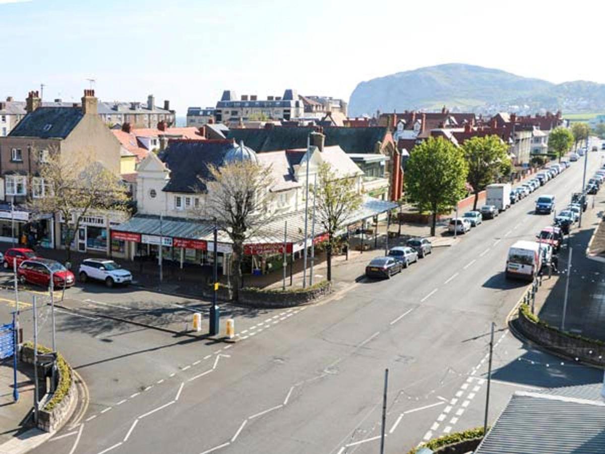 Royal Manor Park Apartment Llandudno Bagian luar foto