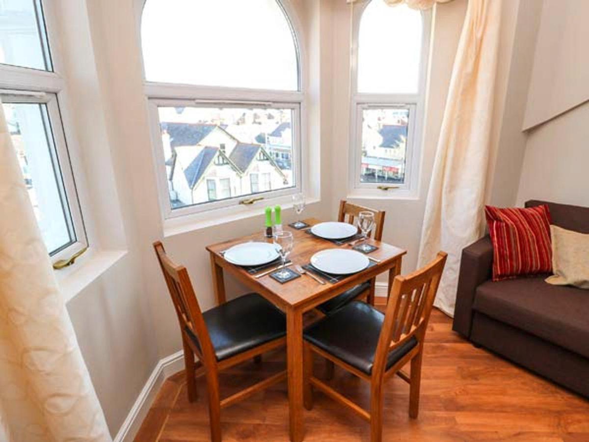 Royal Manor Park Apartment Llandudno Bagian luar foto